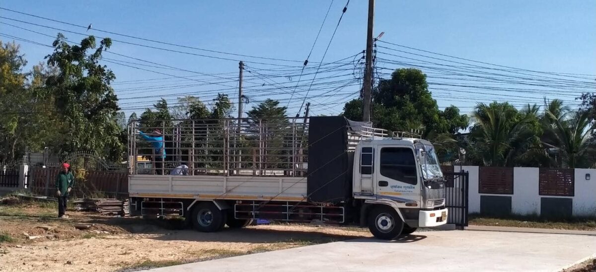 รถรับจ้างขนของ-ร้อยเอ็ด-e1779003501203-1200x548.jpg
